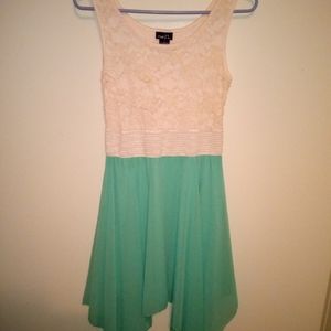 Women's white and blue lace dress size small brand rue 21